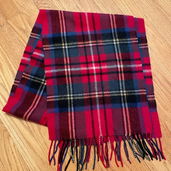Burberry scarf ♥️💚🖤💙 $ firm solid - Picture 13 of 15